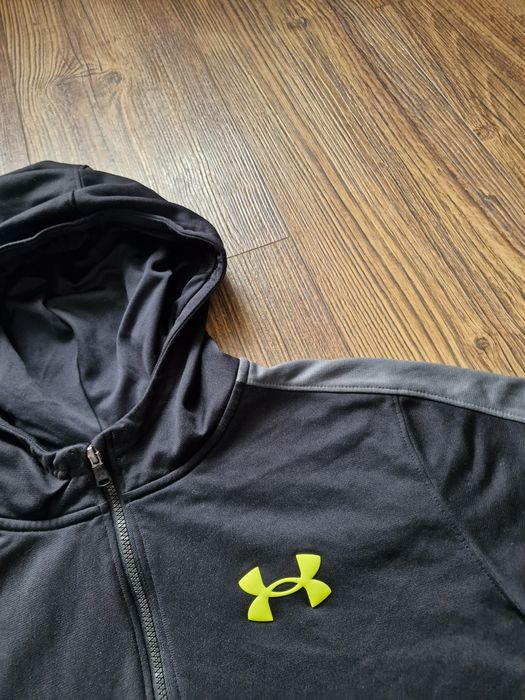 Страхотно  мъжко спортно долнище горнище UNDER ARMOUR размер S/M