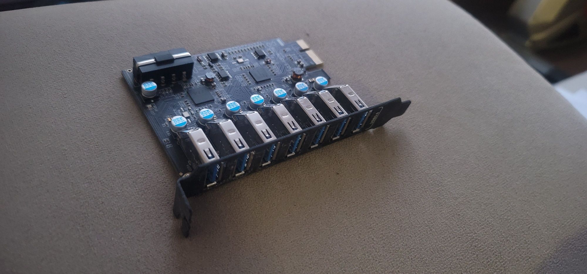 Extensie USB 3.0 cu 7 porturi PCI-E