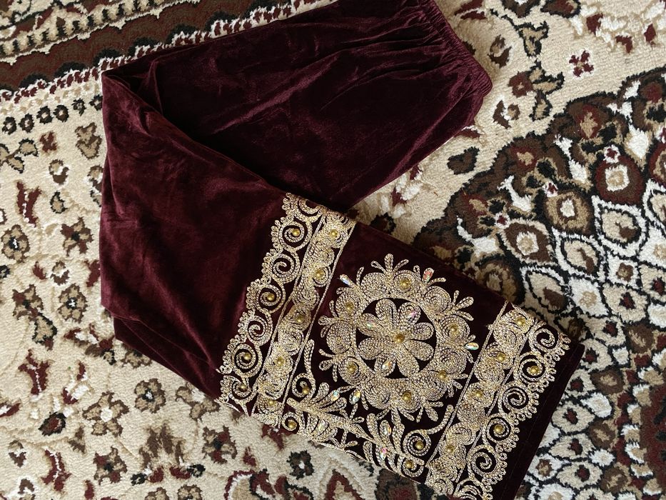 Ko’yne sotiladi kamplekt