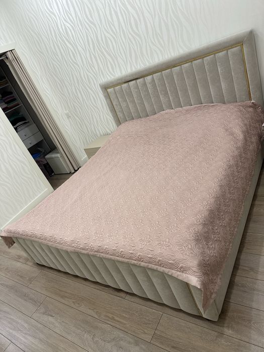 Двухспальная кровать