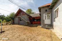Casa  cu 4 camere in Sat Bujoi, Comuna Bogati+ Anexe + Teren 2693 mp