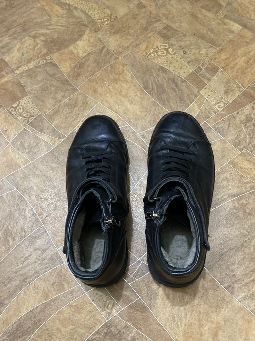 Продам ботинки мужские бу в хорошем состоянии размер 40 цена 2500 тенг