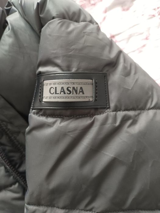 Женская, зимняя  куртка продается в отлично состоянии