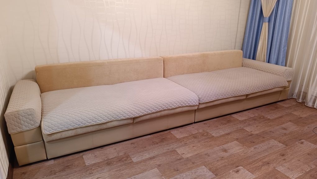 Большой диван в идеальном состоянии