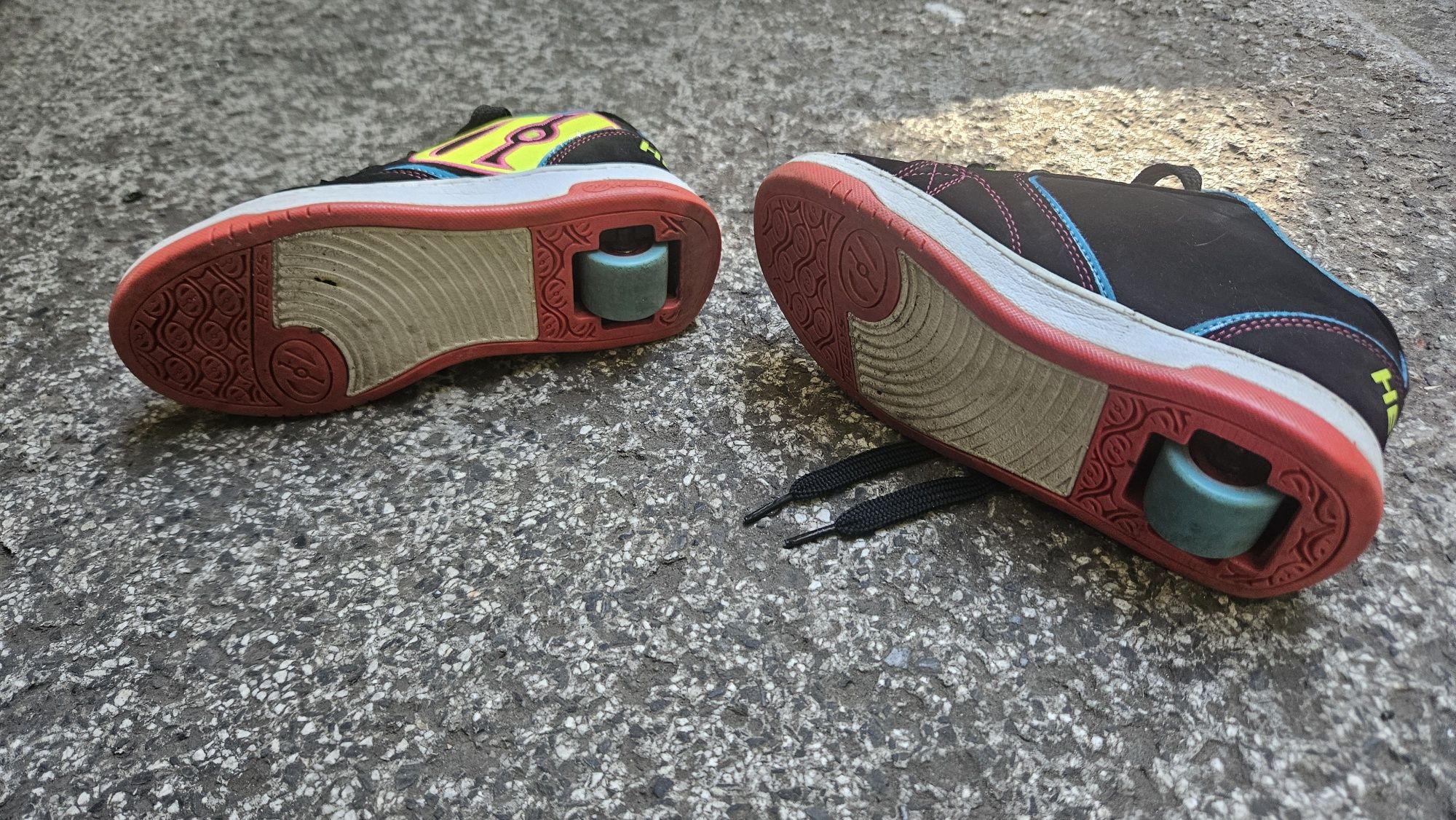 Маратонки с колелца heelys pp33