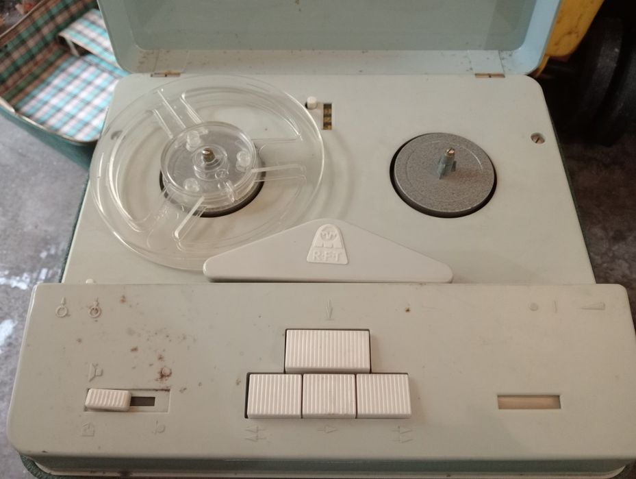 vând magnetofon vechi primele tipuri