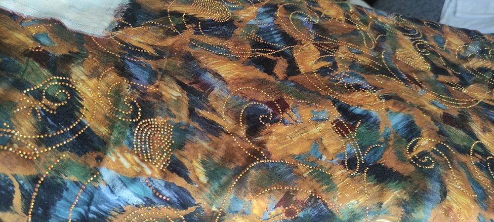 Ткань с камешками