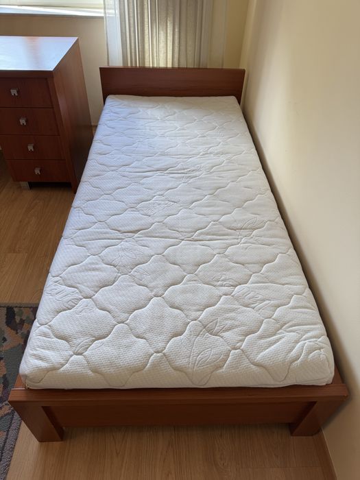 Легло с размер 200х90см (включва матрак)