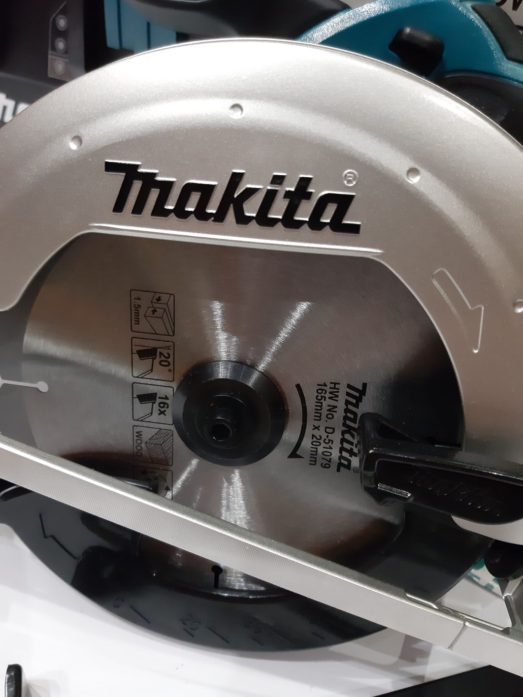 Makita Циркуляр DSS611Z/18V