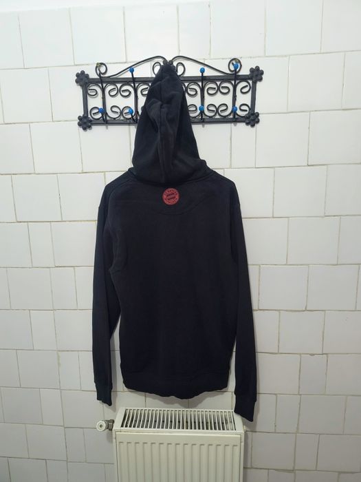 Hanorac marca  FC Bayern Munchen mărime S culoare neagra