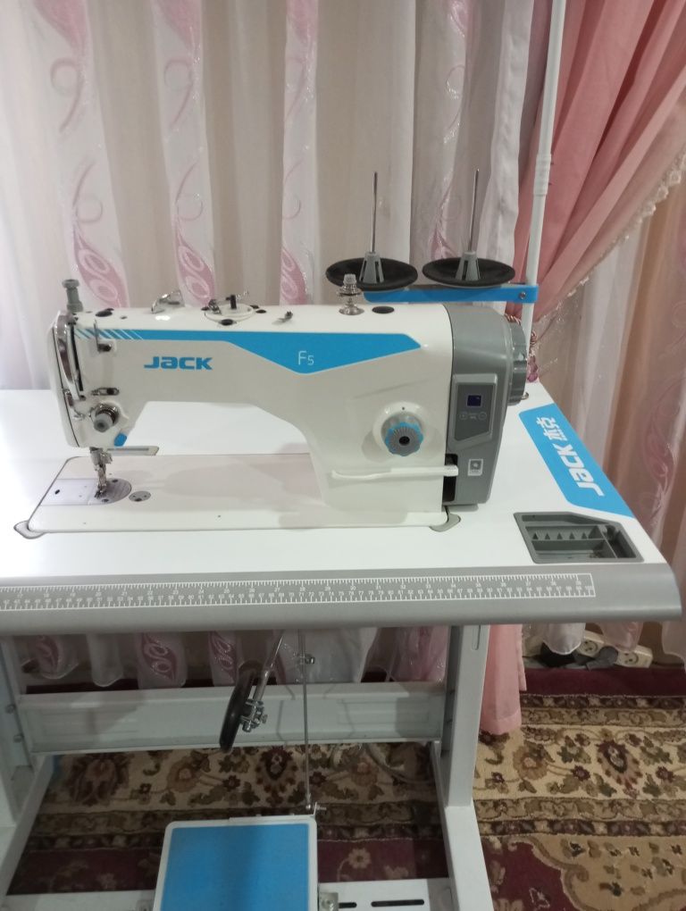 Tikuv mashinasi F5, Overlok Jack