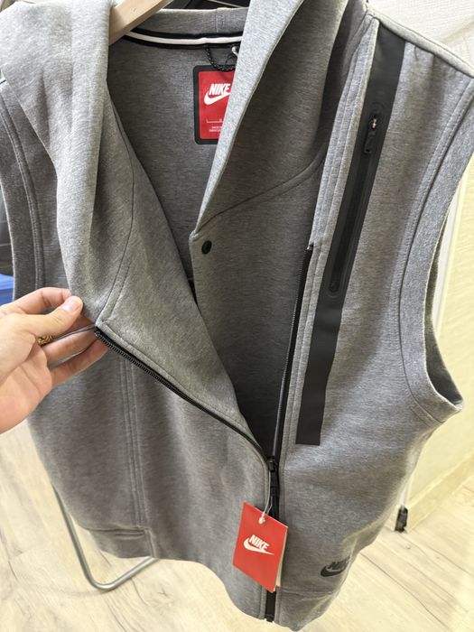 Желетка Nike новая