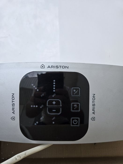 Аристон 50 литров пользовались 6 месяцев состояние хорошее.