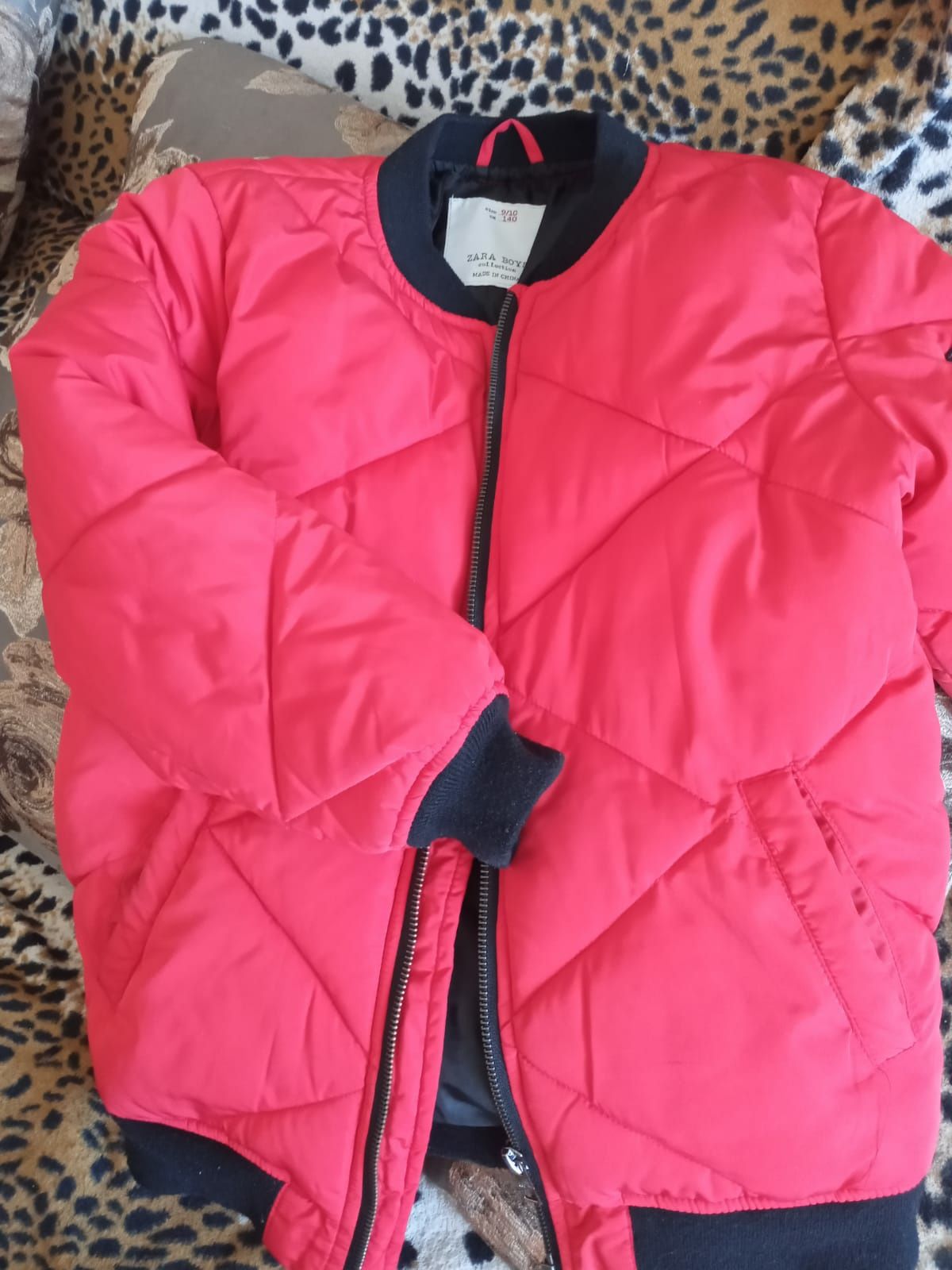 Продам куртки зима на ребенка 6-8 лет