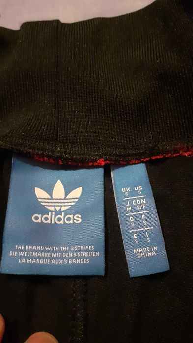 Pantaloni Adidas Performance si Adidas Originals