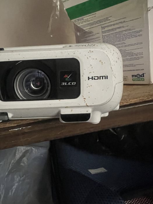 Продаю проектор на транслацию в кафе