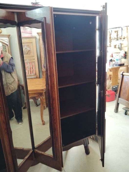 Четирикрилен гардероб