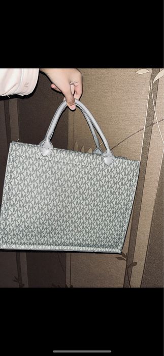 Стильная сумка для школы и университета — компактная, но вместительная