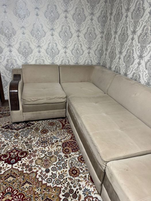 Продается диван в очень хорошом состояни