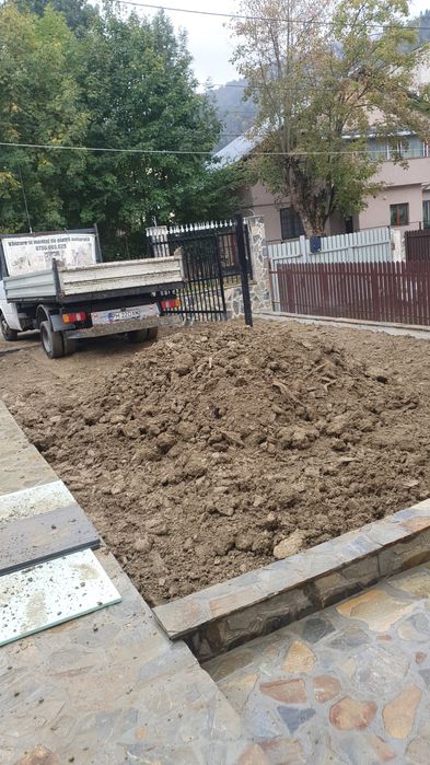 Nisip,pietriș, pământ negru vegetal