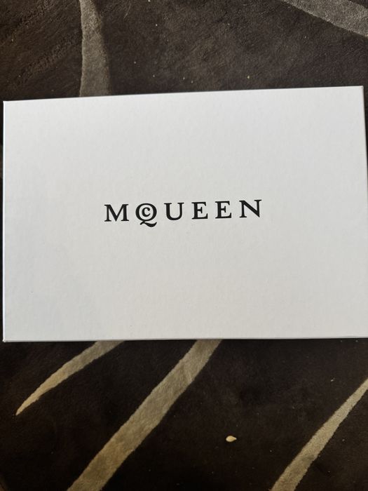 Чисто нови Alexander Mcqueen обувки