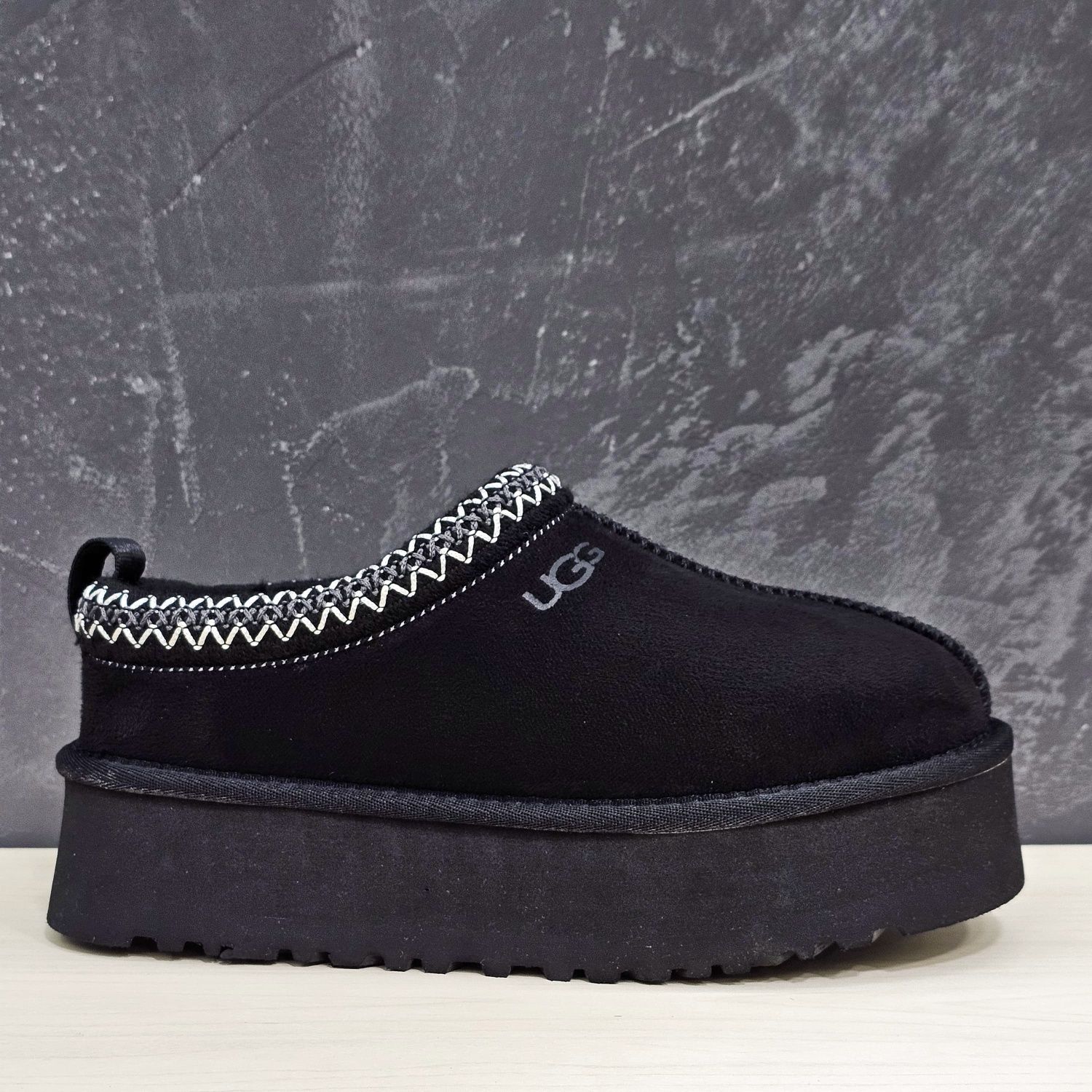 Ugg tazz slipper black