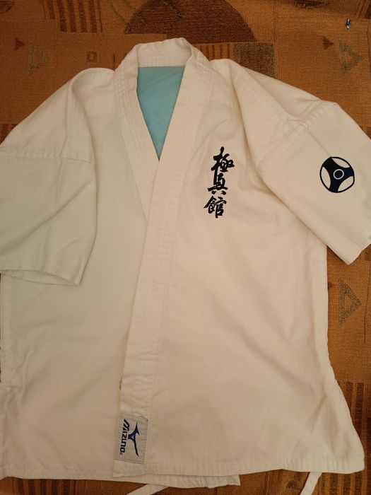 Продам кимоно 4-6 лет