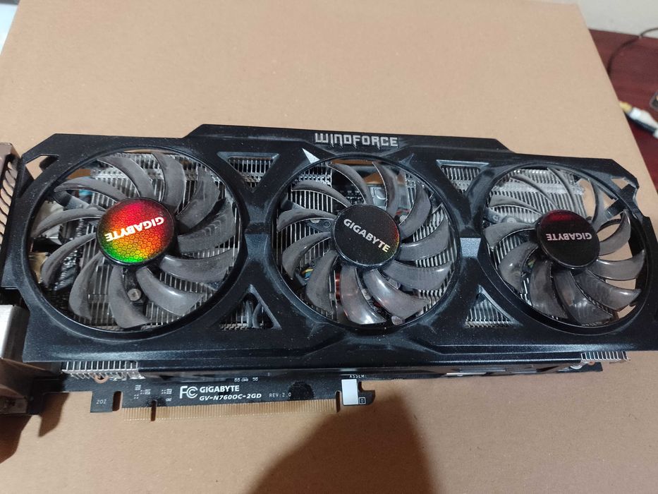 Видео карта Asus и Gigabyte 2GB