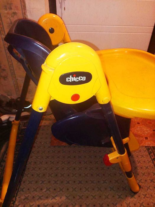 Продам столик для кормления ребенка Chicco