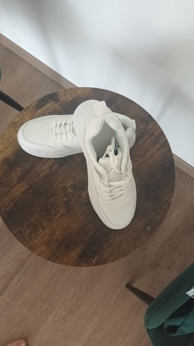 Vând pantofi casual adidași