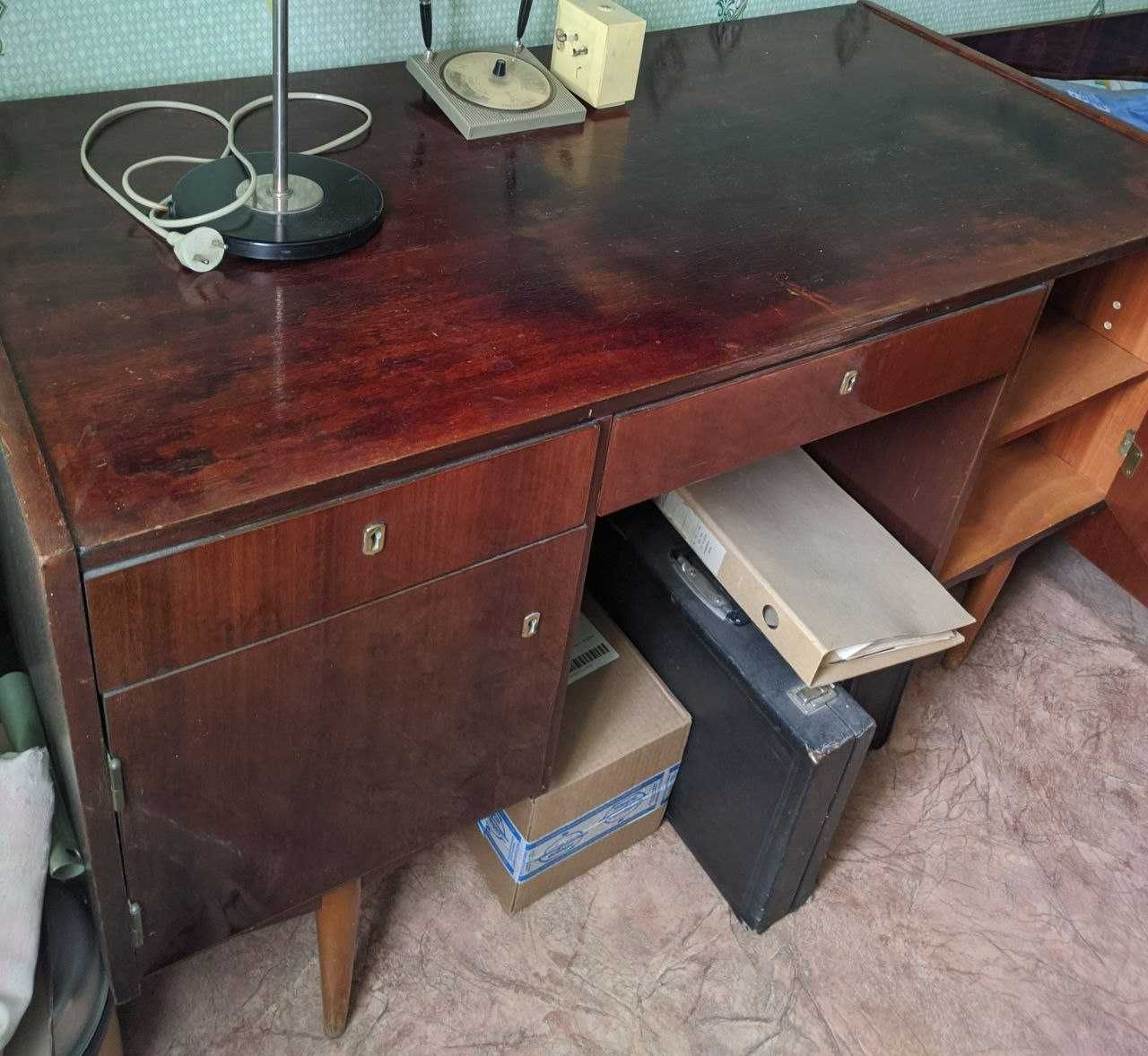 Стол старый кабинетный
