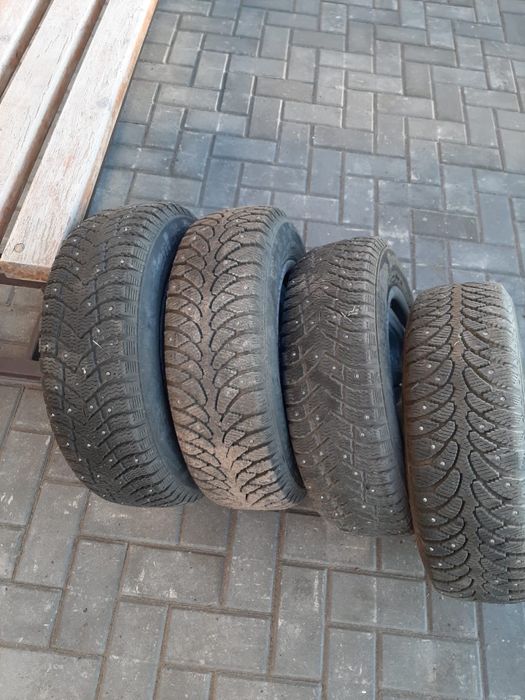 Шины шипованые комплект