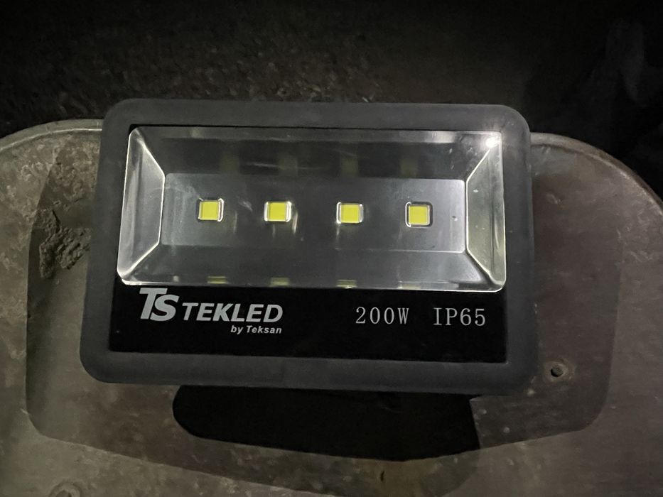 Прожектор LED 200W IP65