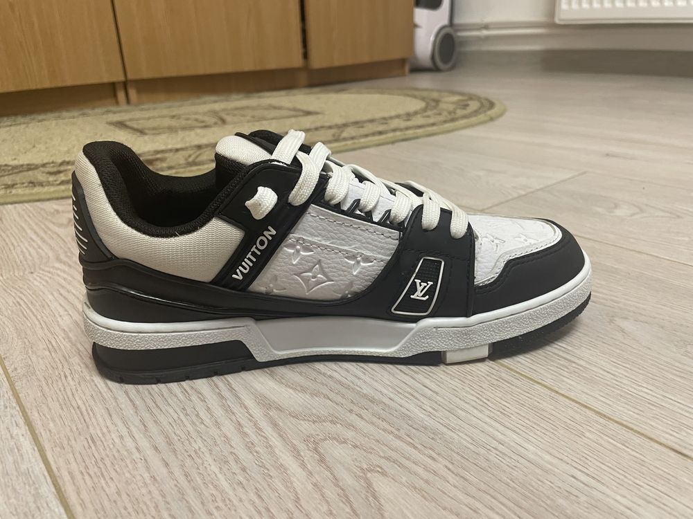 Jordan retro 4 si louis vuitton
