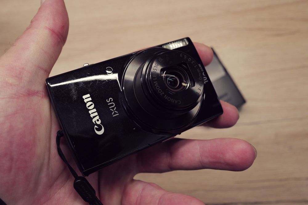 Aparat foto Canon Ixus 180 Black WiFi 20Mp ITP wireless Card data ora