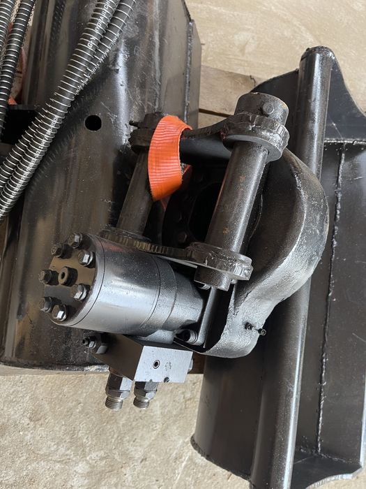 Cupa taluz 800 hidraulic cu rotator
