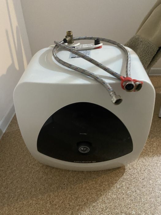 Продам аристон 30 литр