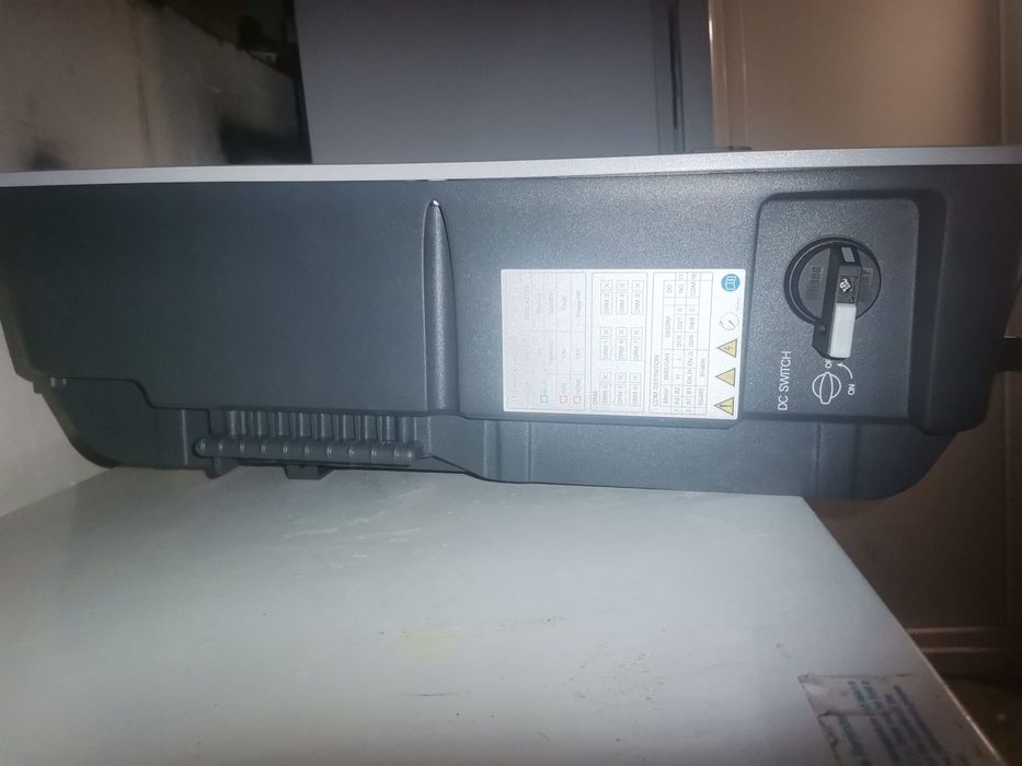 Vând invertor de 5kw