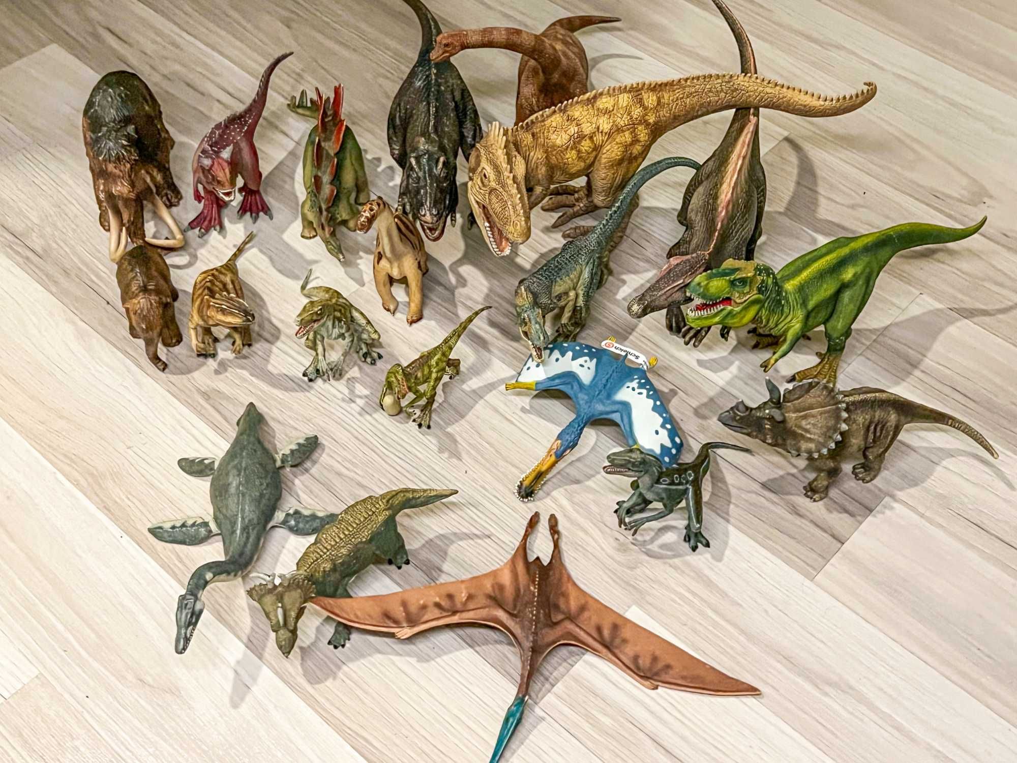 pentru colectionari  figurine dinozauri schleich si papo  2009-2012