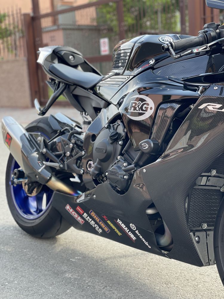 Yamaha R1 M Carbon