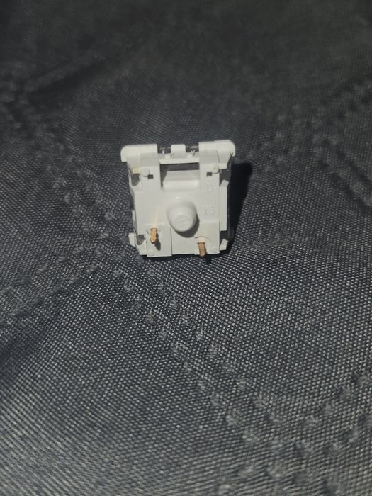 Switch-uri rosii mecanice