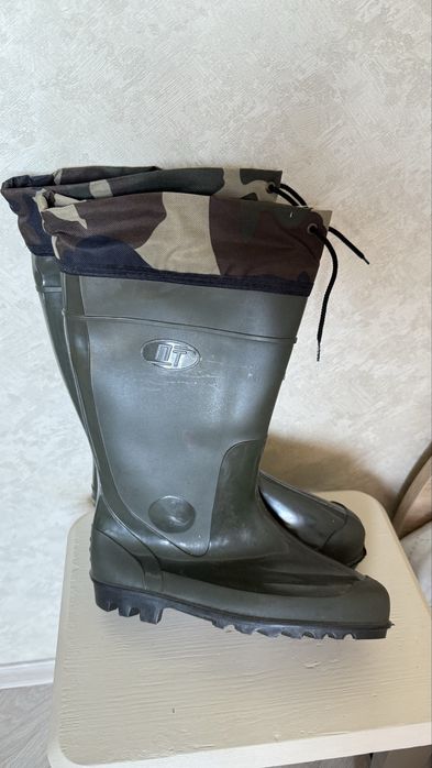 Сапоги резиновые  новые