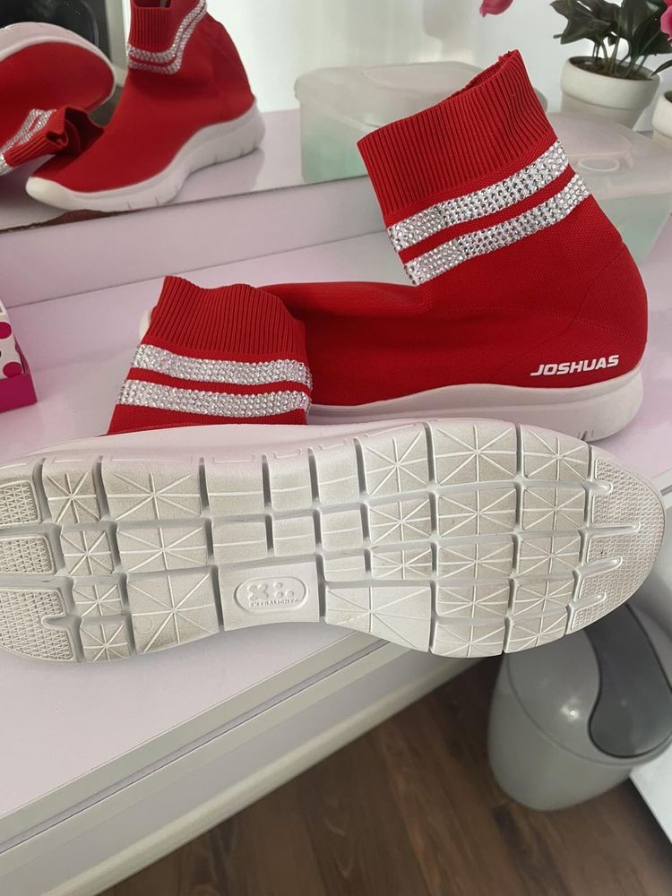 Обувки тип чорапени червени