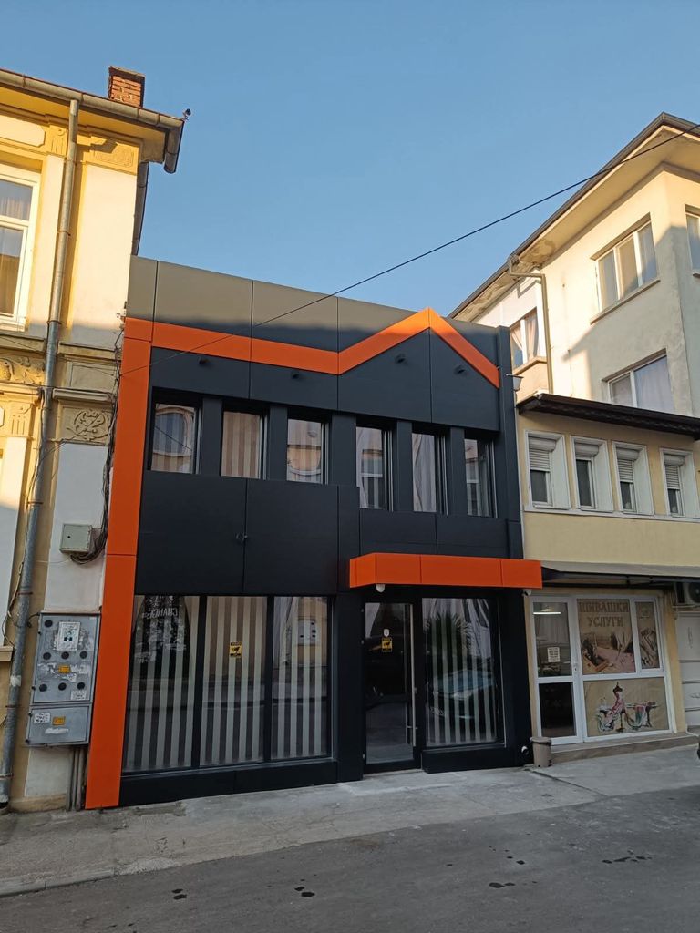 Дава се под наем Магазин в Казанлък - 90 кв.м за 867 € - Снимка #1