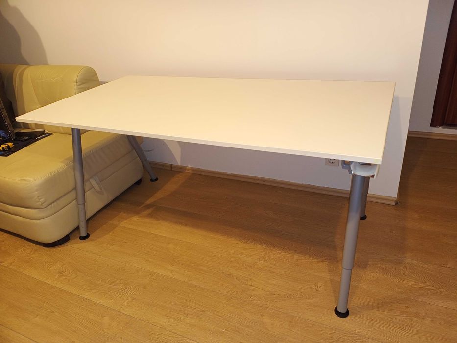 Vand birou de la Ikea, THYGE