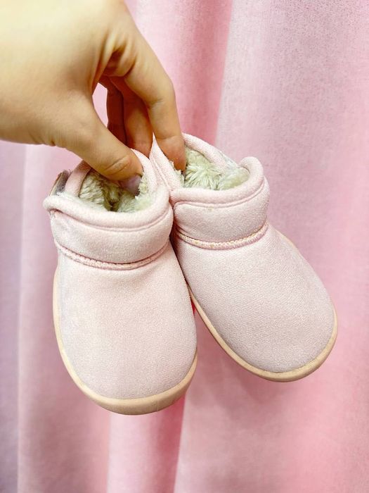 Продаются детские теплые сапоги угги для девочки