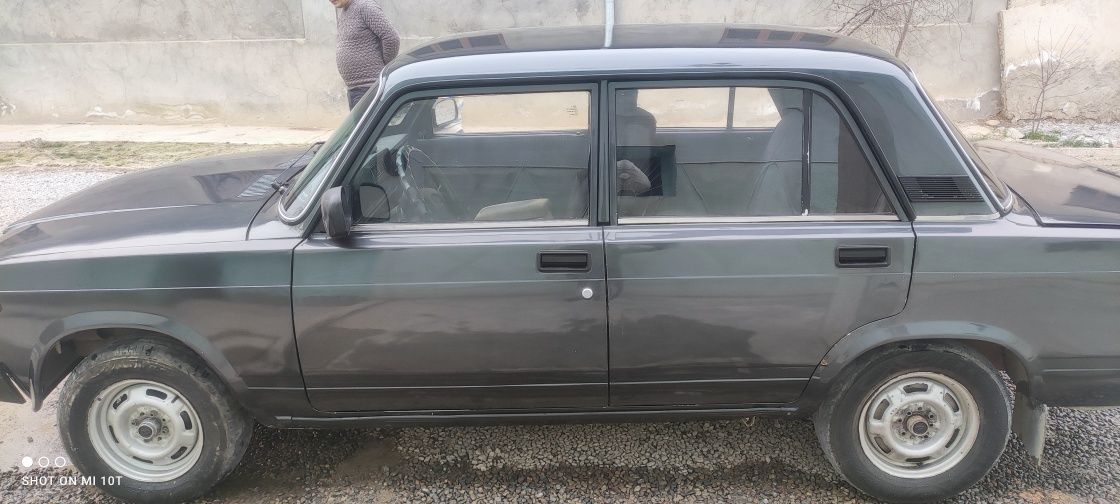 Vaz 2107 mokri asfalt