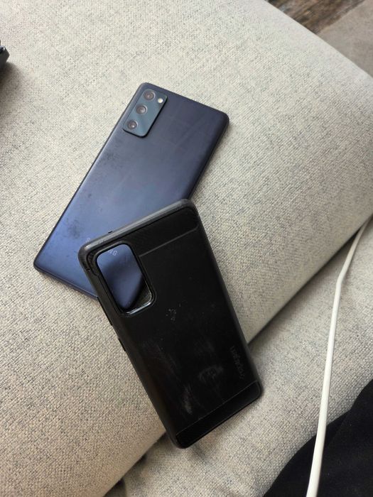 Samsung Galaxy S20Fe DS, 128 GB, 6GB RAM + încărcător wireless + husa