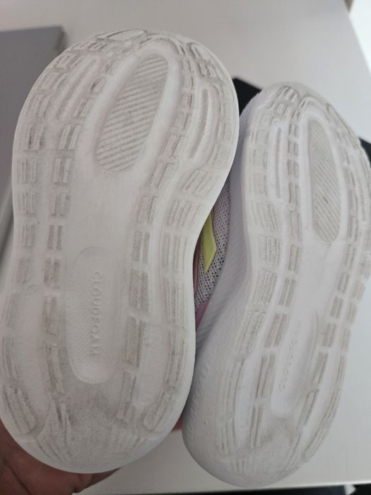 Reebok номер 22, adidas 21