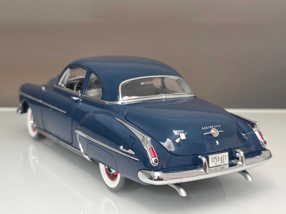Macheta Auto 1/18 Authentics Oldsmobile 88 1950